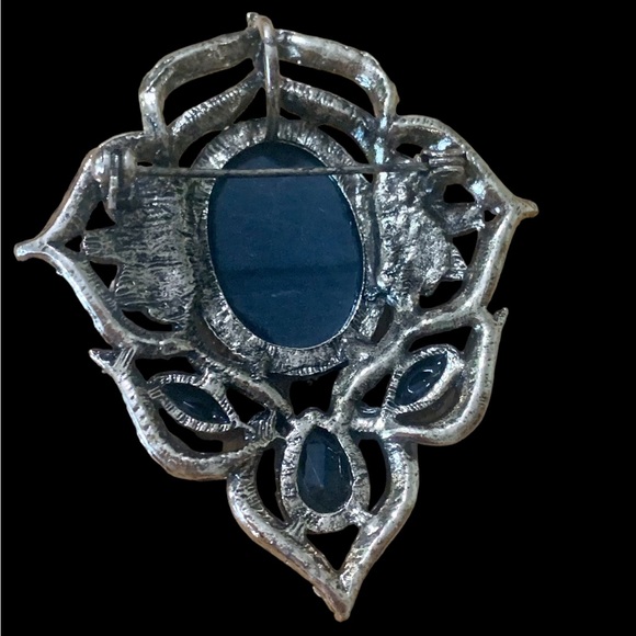 Cameo Brooch Pin or Pendant 2.25” - Picture 6 of 8